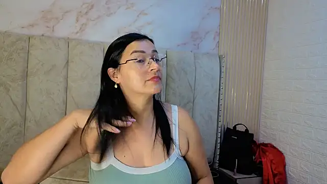 JuliaFerrer online show from May 17, 5:27 am