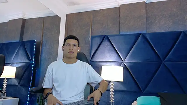 ThiagoFerrer  online show from July 7, 4:04 am