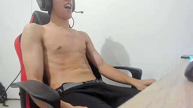 MAPLOZOX04 online show from May 25, 6:30 am