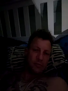 Snapshot of swissguy007 chatting on May 31, 12:19 am swissguy007 online show from May 31, 12:19 am