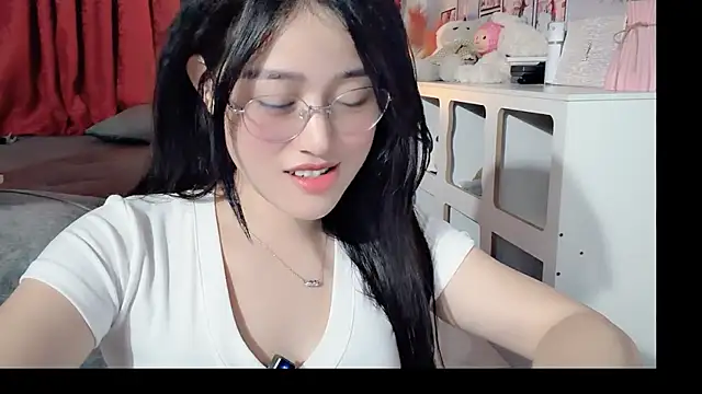 Bee-Cherry online show from May 27, 4:15 pm
