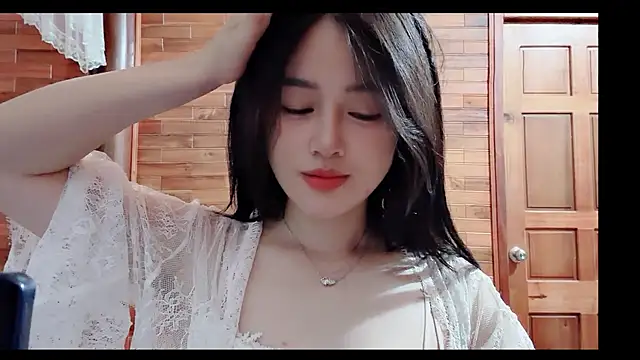 Bee-Cherry online show from June 17, 1:30 am