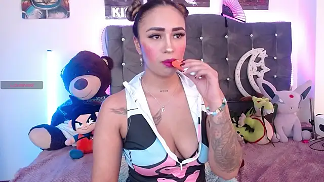 Snapshot of lunabritton chatting on July 18, 3:54 am lunabritton online show from July 18, 3:54 am