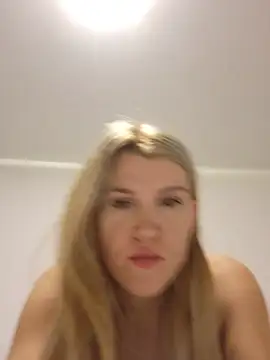 Snapshot of HotBlondie69 chatting on June 27, 2:34 pm HotBlondie69 online show from June 27, 2:34 pm