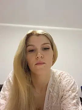 Snapshot of HotBlondie69 chatting on June 28, 6:14 pm HotBlondie69 online show from June 28, 6:14 pm