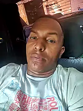 luis391986 online show from May 18, 6:36 pm