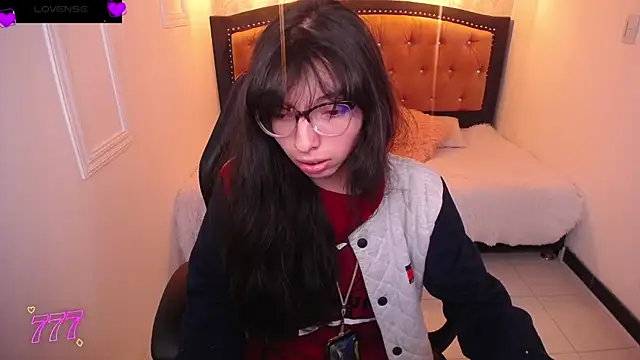 Snapshot of Allyshon_ chatting on July 3, 8:04 pm Allyshon online show from July 3, 8:04 pm