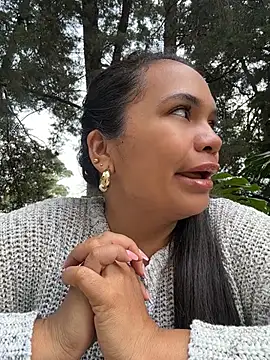 NoahJade online show from July 18, 3:05 pm