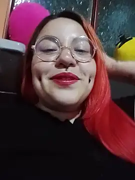 Snapshot of bruja_sscarlata chatting on June 19, 4:39 am bruja sscarlata online show from June 19, 4:39 am