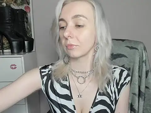 velvetanne online show from June 18, 6:35 am