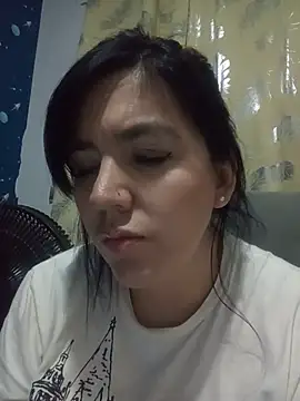 Snapshot of dhanya_moon chatting on July 29, 12:42 am dhanya moon online show from July 29, 12:42 am