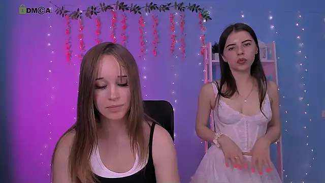 Snapshot of lyra_desire chatting on June 25, 7:29 pm lyra desire online show from June 25, 7:29 pm