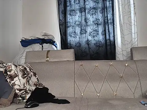 sexyleah25 online show from June 28, 5:24 am