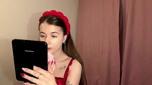 cute nessy online show from May 20, 2:12 pm
