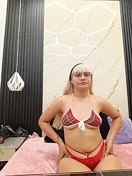 AuraRios online show from June 16, 7:38 pm