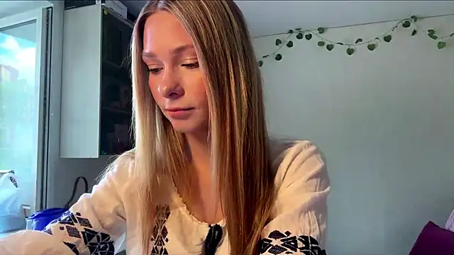 JulietFekete online show from May 24, 10:09 am