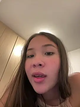 Snapshot of bellaroch chatting on May 28, 3:37 am bellaroch online show from May 28, 3:37 am