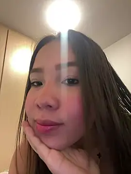 Snapshot of bellaroch chatting on May 29, 12:41 am bellaroch online show from May 29, 12:41 am