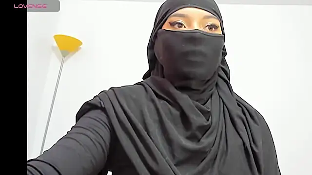 Snapshot of Samira_1 chatting on May 23, 8:13 pm Samira 1 online show from May 23, 8:13 pm