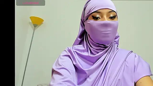 Snapshot of Samira_1 chatting on May 27, 9:34 pm Samira 1 online show from May 27, 9:34 pm
