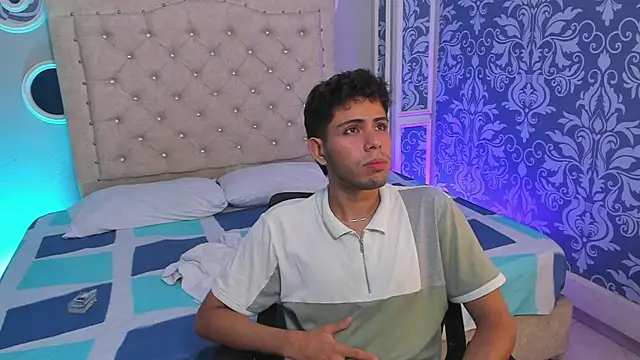 hunterwest06 online show from May 23, 3:01 am