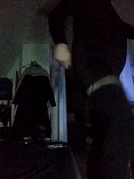 Snapshot of Cybergeil33 chatting on February 8, 1:43 am Cybergeil33 online show from February 8, 1:43 am