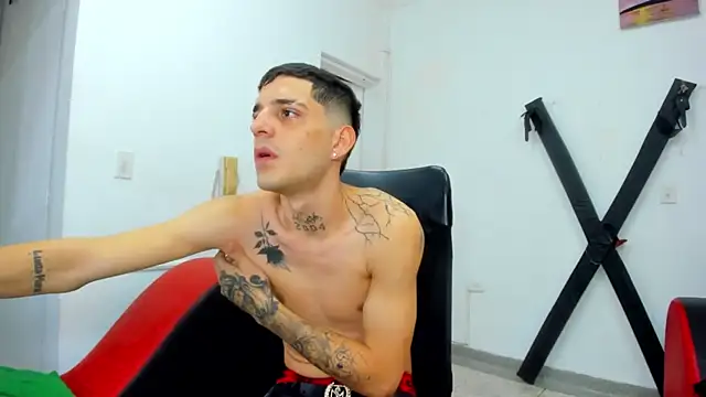 boy max latin online show from June 7, 10:35 pm