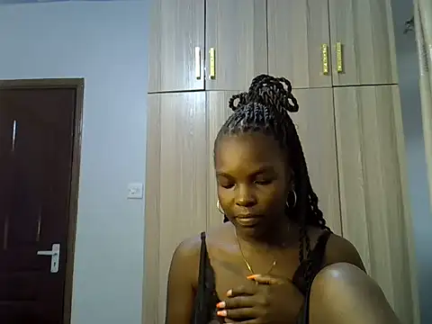 beauty in black online show from May 20, 1:28 pm