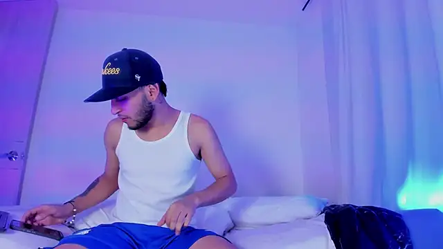Snapshot of _Kevin_xxx chatting on September 21, 5:42 am Kevin xxx online show from September 21, 5:42 am
