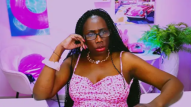 Snapshot of naomicampbi chatting on May 24, 10:09 am naomicampbi online show from May 24, 10:09 am