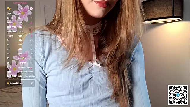 Snapshot of CassieVale chatting on June 8, 8:53 pm CassieVale online show from June 8, 8:53 pm