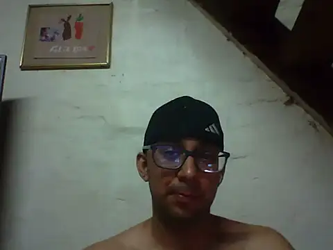 Snapshot of edrik_maya94 chatting on May 30, 3:58 am edrik maya94 online show from May 30, 3:58 am