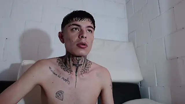 Snapshot of badboy-fox chatting on May 26, 10:28 pm badboy-fox online show from May 26, 10:28 pm