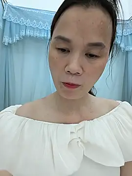 Snapshot of Lye_lovely chatting on June 15, 12:29 pm Lye lovely online show from June 15, 12:29 pm