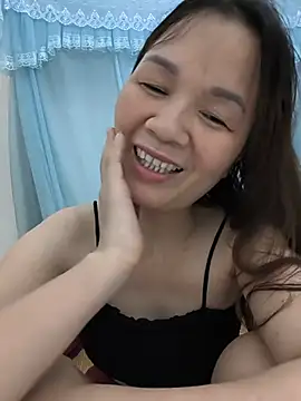 Snapshot of Lye_lovely chatting on July 6, 6:32 am Lye lovely online show from July 6, 6:32 am