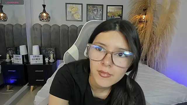amber hill   online show from May 26, 12:12 pm
