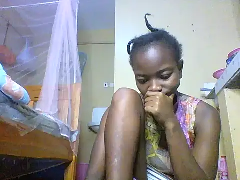 Snapshot of aliana082169 chatting on June 21, 9:45 am aliana082169 online show from June 21, 9:45 am