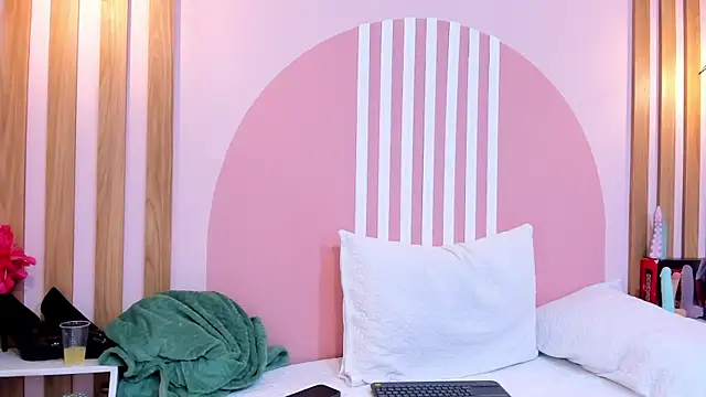 Snapshot of Valkiriia_wiine chatting on July 1, 2:57 am Valkiriia wiine online show from July 1, 2:57 am