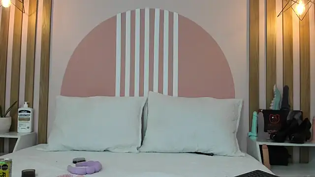 Snapshot of Valkiriia_wiine chatting on July 12, 2:46 am Valkiriia wiine online show from July 12, 2:46 am