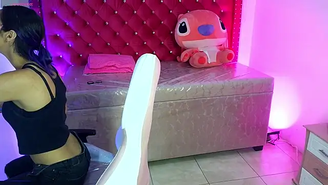 Snapshot of Cami_monroe_m chatting on May 23, 12:09 pm Cami monroe m online show from May 23, 12:09 pm