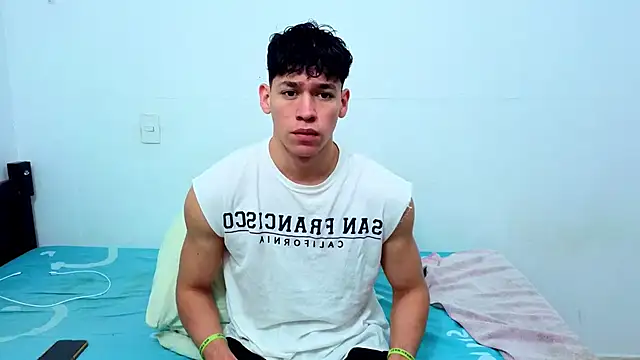 Snapshot of Luke_Muscle chatting on June 10, 3:11 pm Luke Muscle online show from June 10, 3:11 pm
