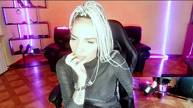 Monicamaxwell online show from May 30, 12:02 pm