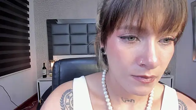 Snapshot of Mrs_Regina_clk chatting on July 7, 3:20 am Mrs Regina clk online show from July 7, 3:20 am