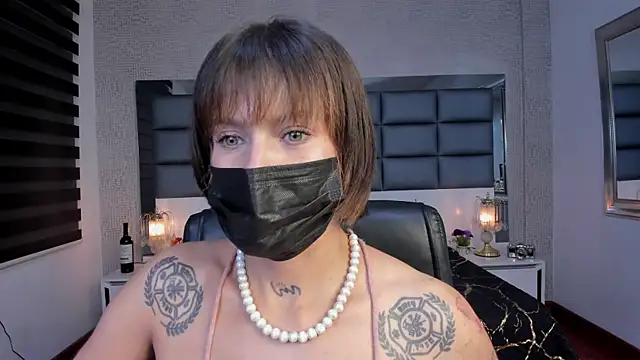 Snapshot of Mrs_Regina_clk chatting on July 16, 8:59 pm Mrs Regina clk online show from July 16, 8:59 pm