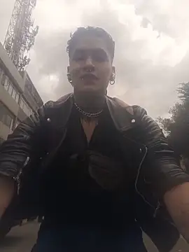 AlecBanne  online show from May 25, 5:52 pm