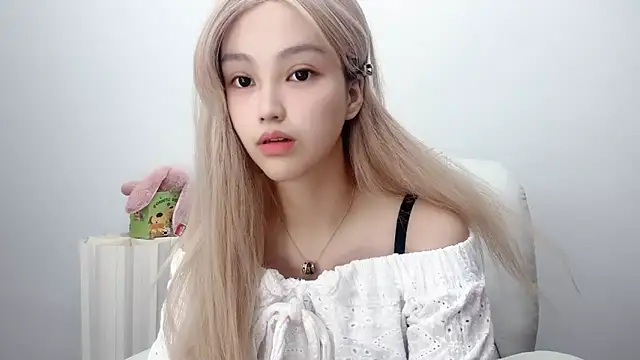 jiangjiang2005 online show from June 19, 5:50 pm