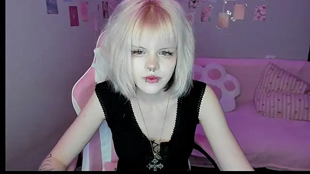 Snapshot of VelvetAlice chatting on July 15, 8:36 pm VelvetAlice online show from July 15, 8:36 pm