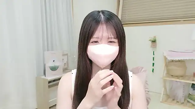 Yuinyaaa online show from June 15, 7:32 am