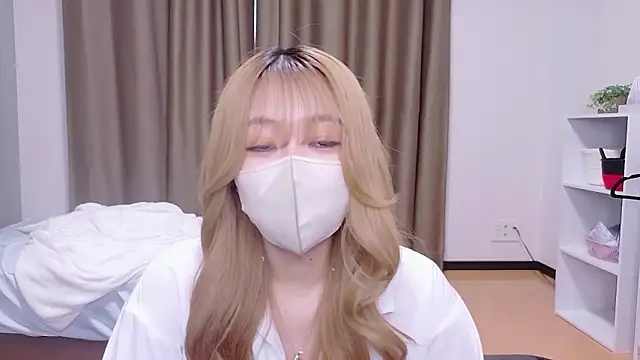 Riona H online show from May 26, 3:46 am