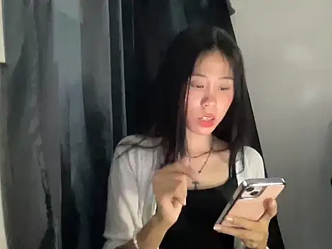 amberluiss online show from June 11, 7:06 am